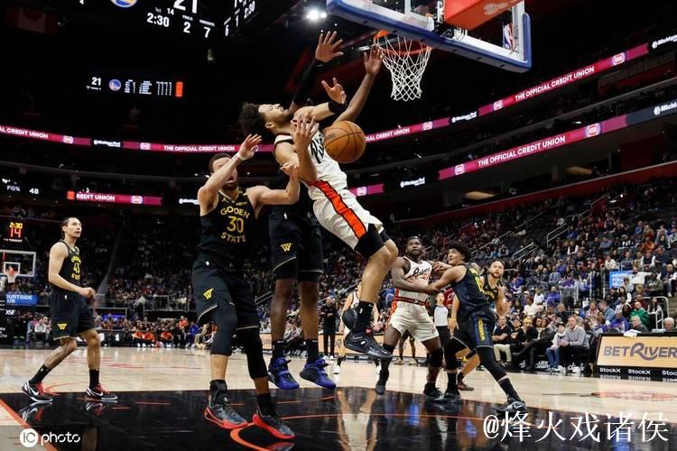 库里17+10助勇士击败活塞 康宁汉姆32+6+8难挡5连胜终结 库里17+10助勇士击败活塞 康宁汉姆32+6+8难挡5连胜终结